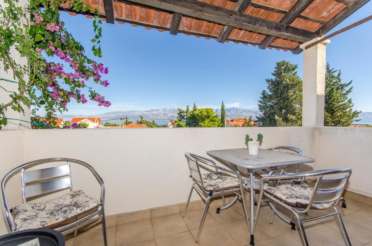 Apartments Derado Supetar Exterior photo