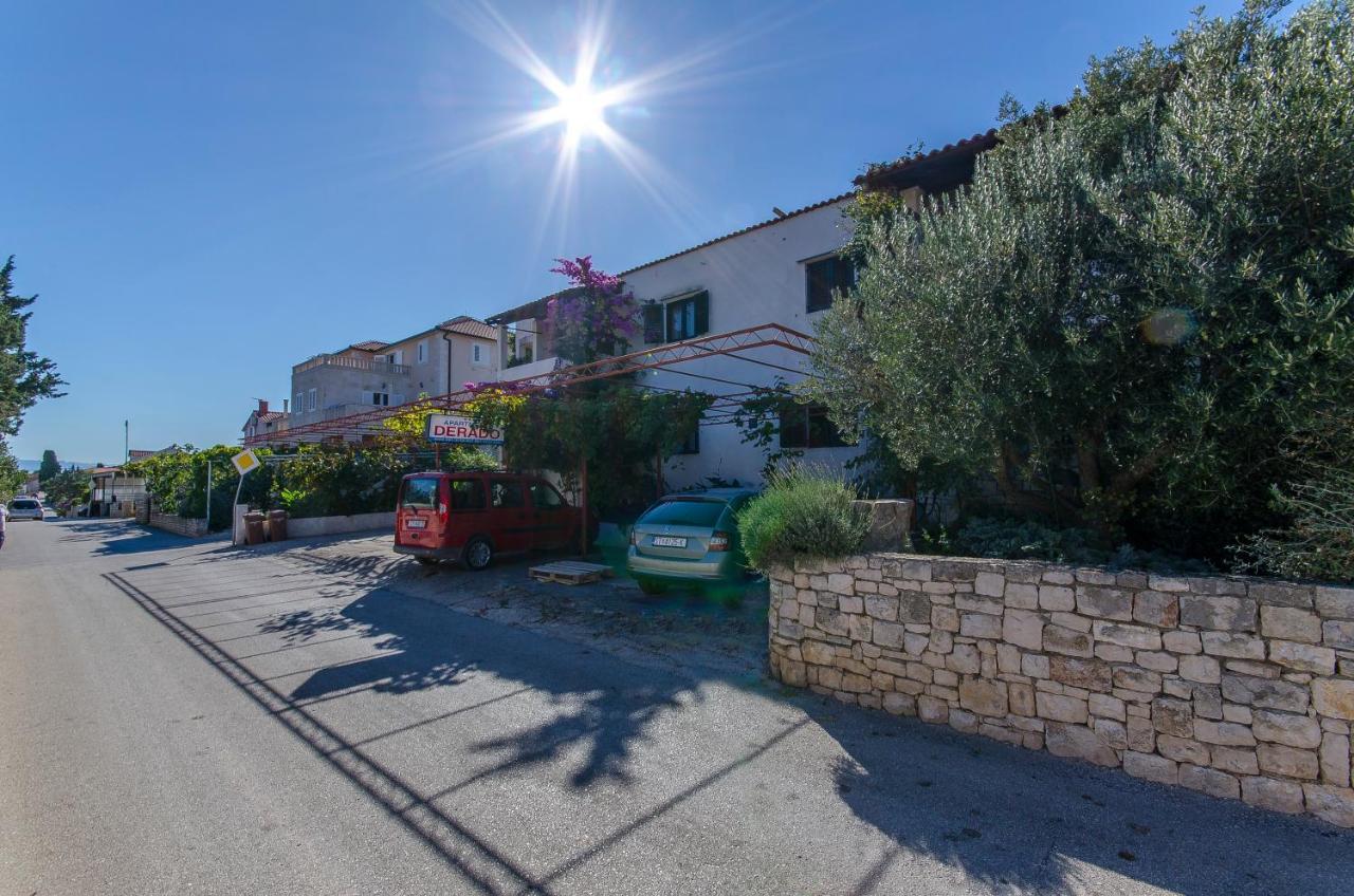 Apartments Derado Supetar Exterior photo